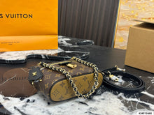 Load image into Gallery viewer, LB1426 Louis Vuitton Vanity Chain Pouch / 19 x 12 cm
