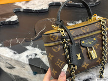 Load image into Gallery viewer, LB1426 Louis Vuitton Vanity Chain Pouch / 19 x 12 cm
