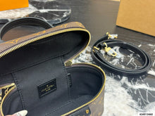 Load image into Gallery viewer, LB1426 Louis Vuitton Vanity Chain Pouch / 19 x 12 cm
