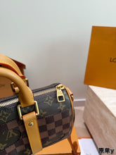 Load image into Gallery viewer, LB428 Louis Vuitton x NIGO Keepall Bandoulière 25 / 25 x 15 x 11 cm
