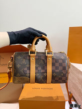 Load image into Gallery viewer, LB428 Louis Vuitton x NIGO Keepall Bandoulière 25 / 25 x 15 x 11 cm
