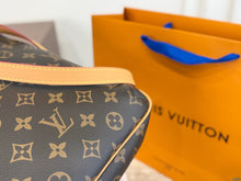 Load image into Gallery viewer, LB1430 Louis Vuitton Odeon MM Tote / 31.5 x 33 x 5.5 cm
