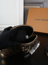 Load image into Gallery viewer, LB1434 Louis Vuitton Alma Trunk BB / 23 x 17 cm
