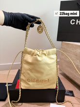 Load image into Gallery viewer, CC1375 Chanel 22 Mini / 20 cm
