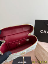 Load image into Gallery viewer, CC1376 Chanel 26C LP Vanity Case /19CM
