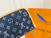 Load image into Gallery viewer, LB1435 Louis Vuitton Neverfull MM Denim/ 34 x 29 cm
