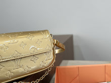 Load image into Gallery viewer, LB1346 Louis Vuitton Ivy WOC / 22 x 11 cm
