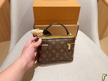 Load image into Gallery viewer, LB1437 Louis Vuitton Vanity Chain Pouch / 19 x 12 x 6 cm
