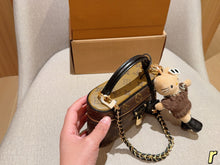 Load image into Gallery viewer, LB1437 Louis Vuitton Vanity Chain Pouch / 19 x 12 x 6 cm
