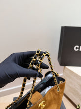 Load image into Gallery viewer, CC1687 CHANEL Two-Tone Hobo Bag / 33 x 25 cm
