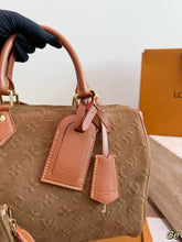 Load image into Gallery viewer, LB1552 Louis Vuitton Speedy 30 / 30 cm x 21 x 17 cm

