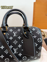 Load image into Gallery viewer, LB1553 Louis Vuitton Speedy P24 / 25 x 18 x 13 cm
