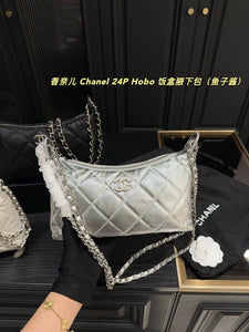 CC1138 Hobo Handbag / 6.7 x 10.2 x 3.3in