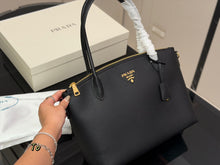 Load image into Gallery viewer, PD397 PRADA Bonnie Medium  / 33 x 23 cm
