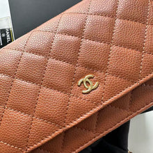 Load image into Gallery viewer, CC1082 Classic Wallet on Chain / Highest Quality Version / 4.8 x 7.6 x 1.4in
