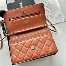 Load image into Gallery viewer, CC1082 Classic Wallet on Chain / Highest Quality Version / 4.8 x 7.6 x 1.4in
