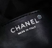 Load image into Gallery viewer, CC1166 CHANEL 22 Mini Handbag / 7.8 × 7.4 × 2.3 in
