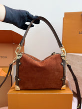 Load image into Gallery viewer, LB1551 Louis Vuitton Trunk Soft Box / 23 x 16 cm
