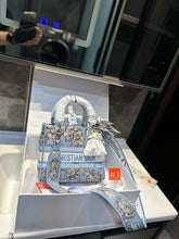 Load image into Gallery viewer, DR561 Medium Lady D-Lite Bag / 9.5 x 8 x 4.5 inches

