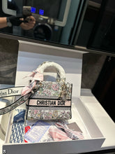 Load image into Gallery viewer, DR562 Medium Lady D-Lite Bag / 9.5 x 8 x 4.5 inches

