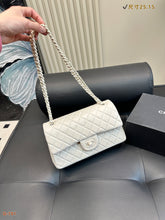 Load image into Gallery viewer, CC1127 Medium Classic Handbag / 6 × 9.9 × 2.5 in
