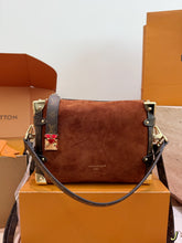 Load image into Gallery viewer, LB1551 Louis Vuitton Trunk Soft Box / 23 x 16 cm
