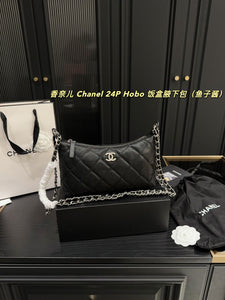 CC1138 Hobo Handbag / 6.7 x 10.2 x 3.3in