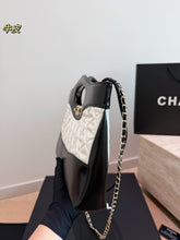 Load image into Gallery viewer, CC1679 CHANEL 26A 31 Bag / 32 x 25 x 5.5 cm
