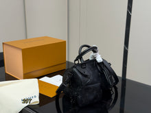 Load image into Gallery viewer, LB1546 LV Speedy 20 Bandoulière Pillow Bag / 21 x 15 cm
