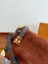 Load image into Gallery viewer, LB1551 Louis Vuitton Trunk Soft Box / 23 x 16 cm
