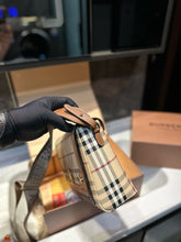 Load image into Gallery viewer, BUR136 Note Bag / 9.8 x 3.3 x 7.1in.
