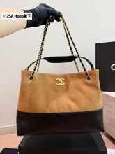 Load image into Gallery viewer, CC1492 Chanel 25A Suede Tote / 33×25cm
