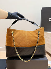 Load image into Gallery viewer, CC1687 CHANEL Two-Tone Hobo Bag / 33 x 25 cm
