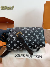 Load image into Gallery viewer, LB1553 Louis Vuitton Speedy P24 / 25 x 18 x 13 cm
