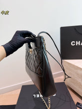 Load image into Gallery viewer, CC1680 CHANEL 26A 31 Bag / 32 x 25 x 5.5 cm

