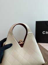 Load image into Gallery viewer, CC1681 CHANEL Hobo Bag / 23 x 25 cm
