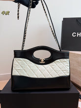 Load image into Gallery viewer, CC1679 CHANEL 26A 31 Bag / 32 x 25 x 5.5 cm
