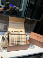 Load image into Gallery viewer, BUR136 Note Bag / 9.8 x 3.3 x 7.1in.
