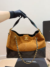Load image into Gallery viewer, CC1687 CHANEL Two-Tone Hobo Bag / 33 x 25 cm

