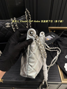 CC1138 Hobo Handbag / 6.7 x 10.2 x 3.3in