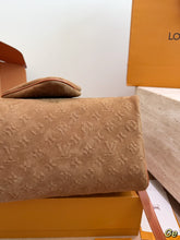Load image into Gallery viewer, LB1552 Louis Vuitton Speedy 30 / 30 cm x 21 x 17 cm
