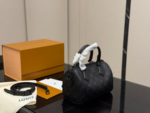 Load image into Gallery viewer, LB1546 LV Speedy 20 Bandoulière Pillow Bag / 21 x 15 cm
