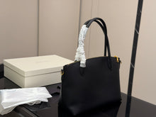 Load image into Gallery viewer, PD397 PRADA Bonnie Medium  / 33 x 23 cm
