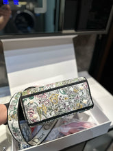 Load image into Gallery viewer, DR562 Medium Lady D-Lite Bag / 9.5 x 8 x 4.5 inches
