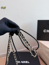 Load image into Gallery viewer, CC1679 CHANEL 26A 31 Bag / 32 x 25 x 5.5 cm
