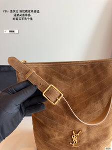YSK431 NIKI Supple Small/Medium Bucket in Suede