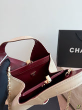Load image into Gallery viewer, CC1681 CHANEL Hobo Bag / 23 x 25 cm

