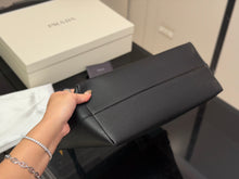 Load image into Gallery viewer, PD397 PRADA Bonnie Medium  / 33 x 23 cm
