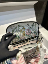 Load image into Gallery viewer, DR562 Medium Lady D-Lite Bag / 9.5 x 8 x 4.5 inches
