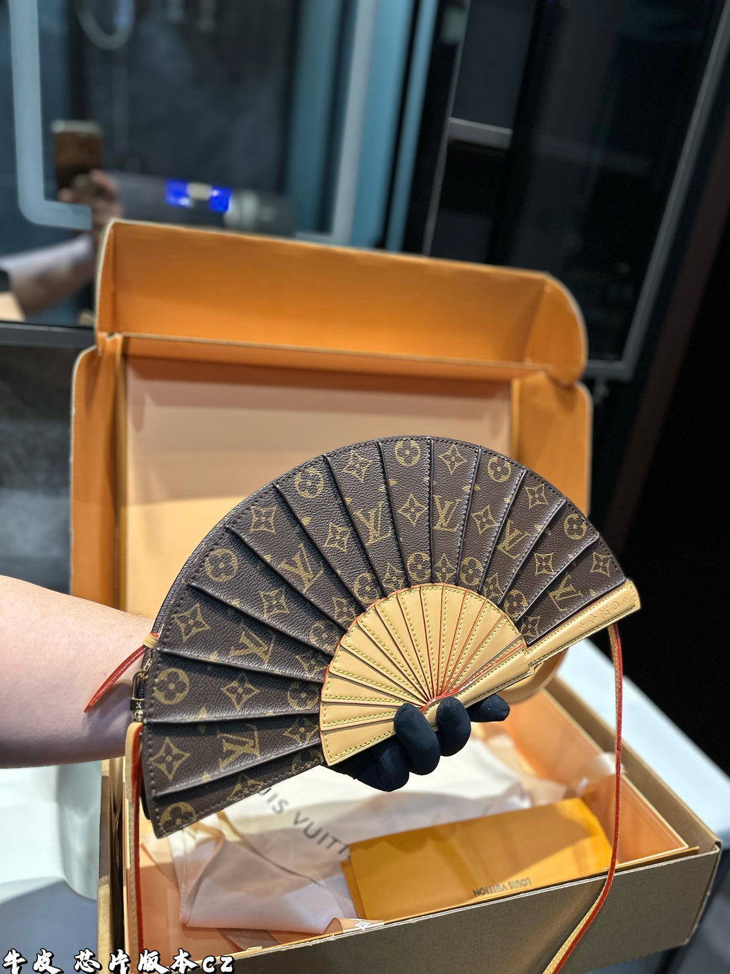 LB1312 LV Fan / 14.6 x 7.5 x 2.4 inches